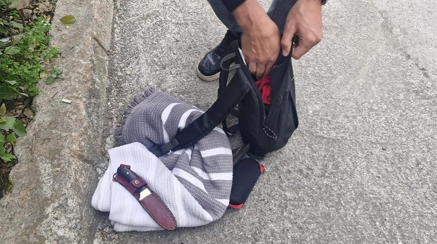 Zonguldak'ta korku dolu anlar! Tanımadığı kadına g&uuml;l vermek istedi, ret cevabı alınca dehşet sa&ccedil;tı