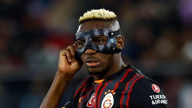 Osimhen'den gece yarısı müjde gibi müjde! Galatasaray taraftarı sevinçten havalara uçtu... Yıldız isim sonunda kararını verdi