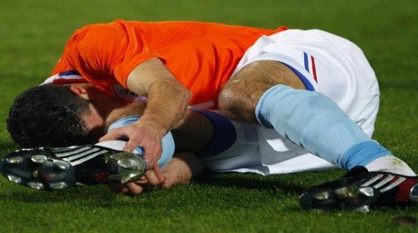 Van Persie 5 ay yok!