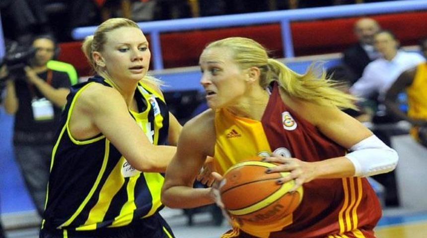 Bayanlar derbisi Fenerbah&ccedil;e'nin