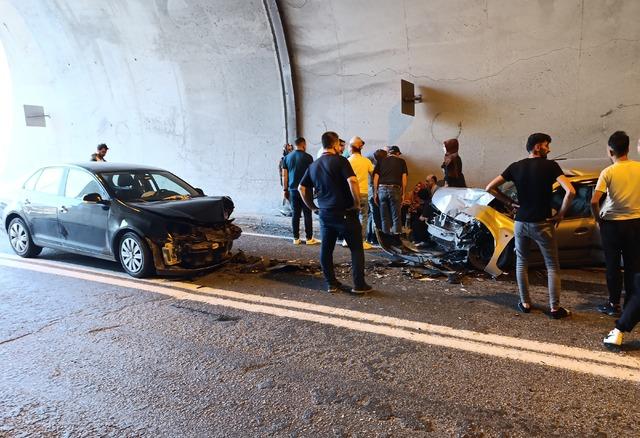 Artvin de iki otomobilin çarpıştığı kazada 5 kişi yaralandı 1