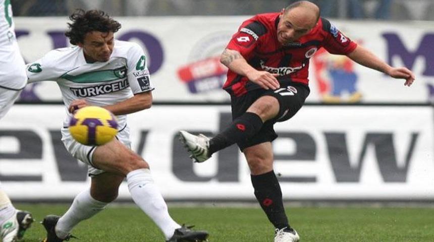 Bir darbe de 'Gen&ccedil;ler'den