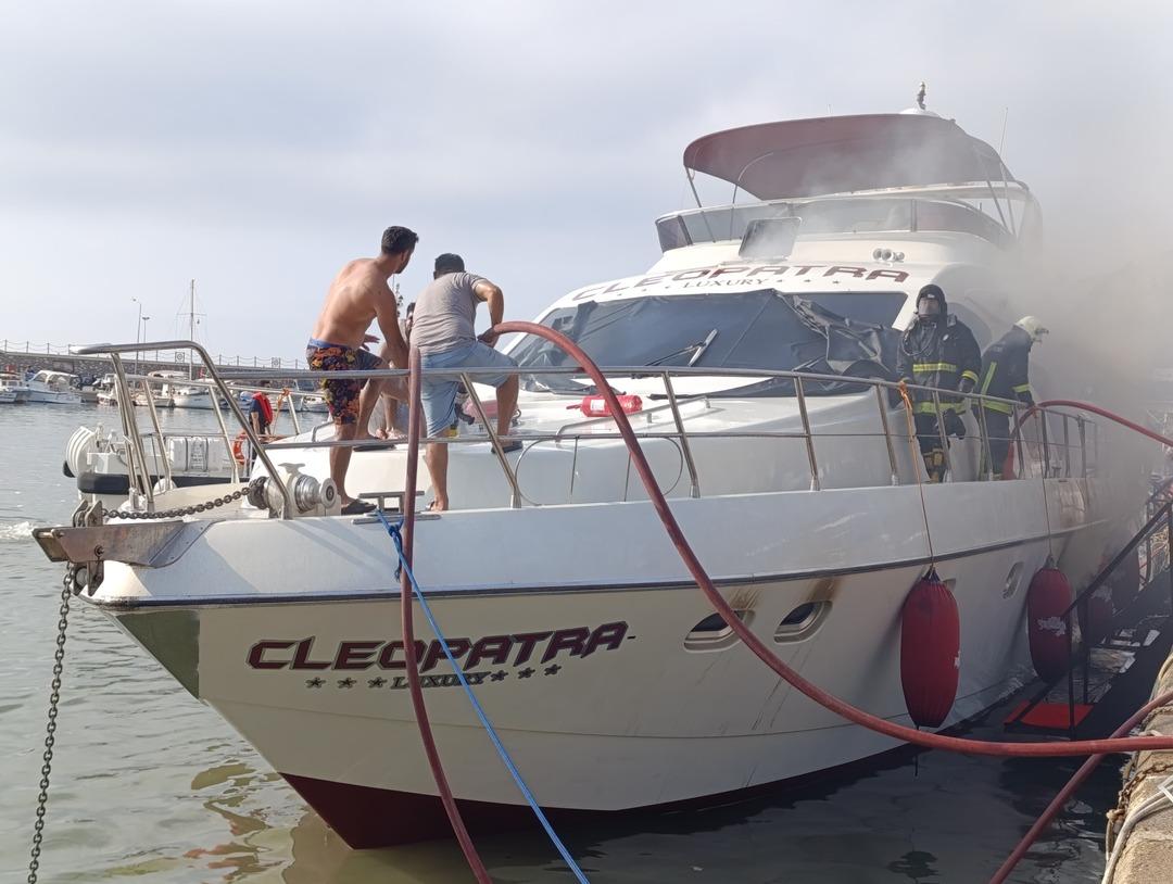 AA-20250610-38235169-38235166-ALANYADA_GEZI_TEKNESINDE_YANGIN_CIKTI