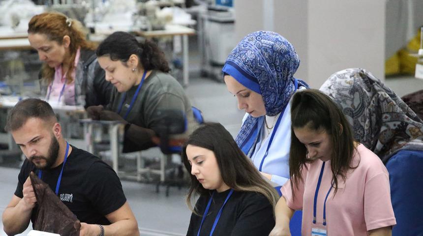 Bittiği gibi işe başladılar! İstihdam garantili kurs 'Şimdi kendi paramı kazanıyorum, hem öğrendim hem işe girdim'