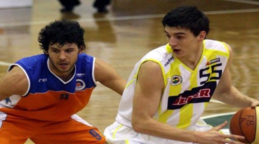 Fenerbah&ccedil;e ligde takılmıyor