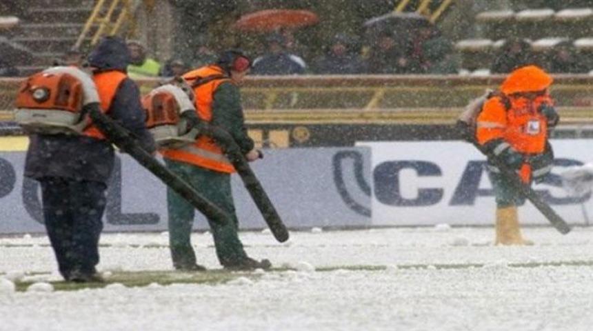 İtalya'da futbola kar engeli