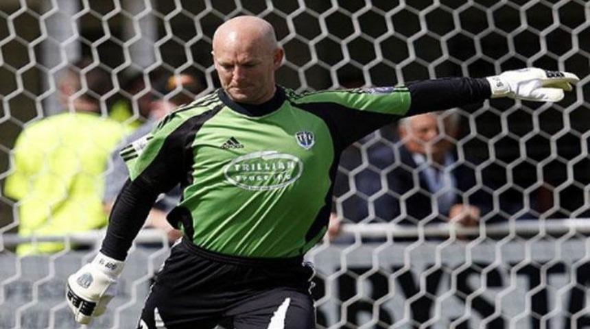 Sahanın i&ccedil;ine etti! (VİDEO)