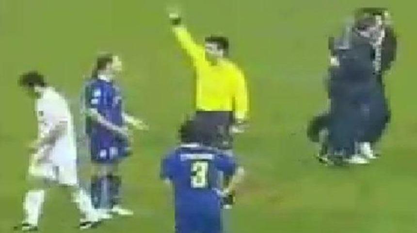 B&ouml;yle kırmızı kart olur mu? (VİDEO)