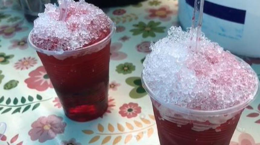 Yaz sıcaklarına 'karlama': 1200 rakımlı dağların zirvesinden toplanıyor! Karlama geleneği 4 kuşaktır devam ediyor: "Serinlemenin tek yolu karlamadır" 