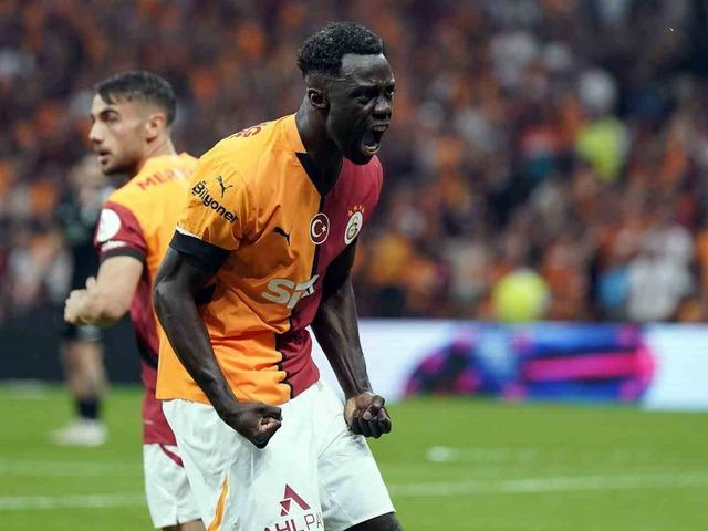 Galatasaray 'El Patron' lakaplı Davinson Sanchez ile 3 yıl daha uzatıyor… Sözleşme şartlarında anlaşıldı!