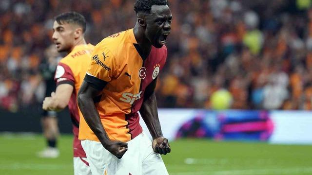 Galatasaray 'El Patron' lakaplı Davinson Sanchez ile 3 yıl daha uzatıyor… Sözleşme şartlarında anlaşıldı!