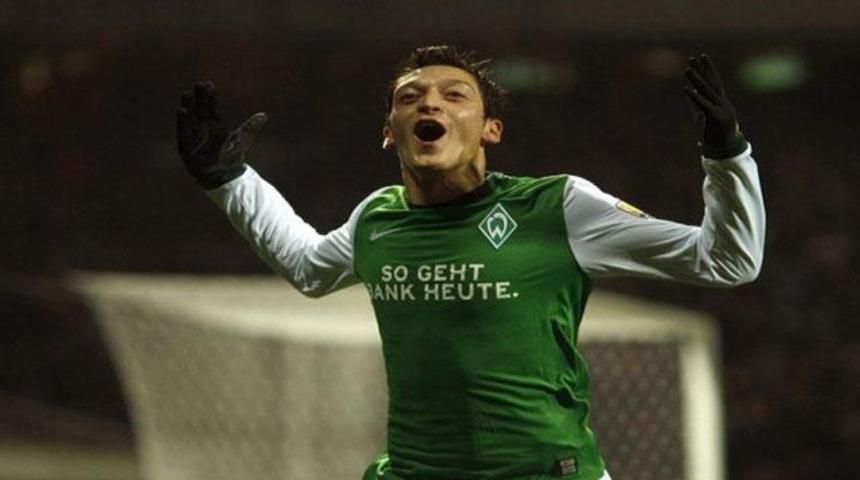 Mesut &Ouml;zil İspanya'ya doğru...