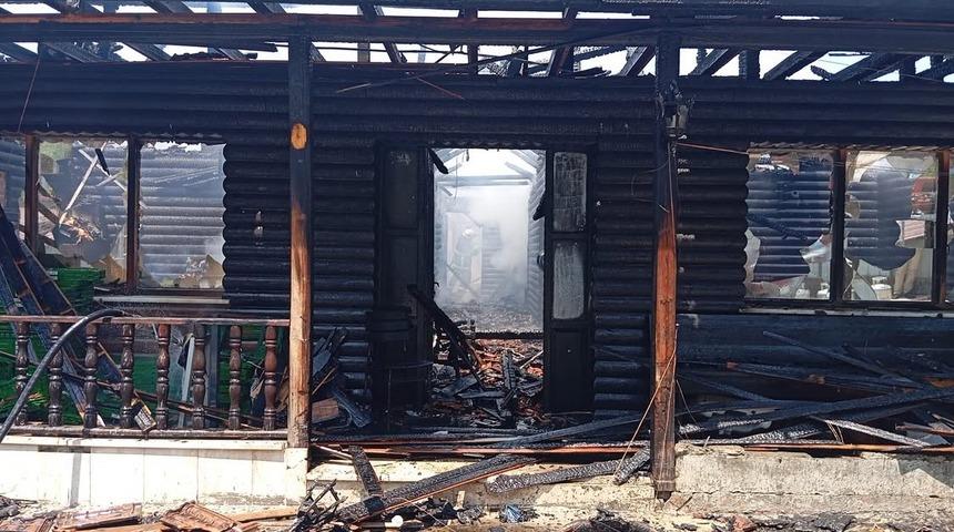 Sinop’ta kereste fabrikasında yangın: Yemekhane küle döndü