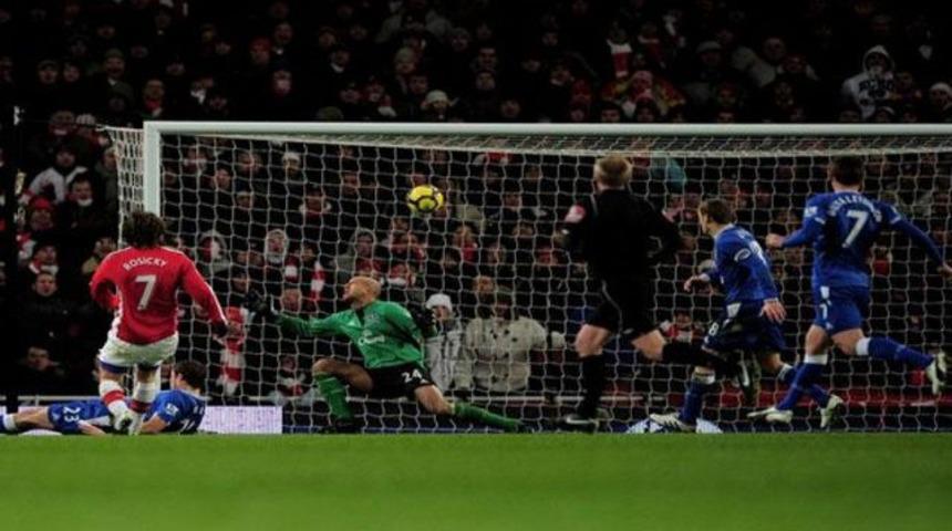 Arsenal 1 puanı zor kurtardı (VİDEO)