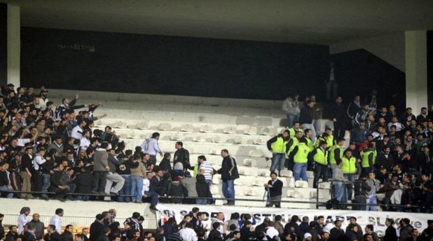 Trib&uuml;nler ikiye b&ouml;l&uuml;nd&uuml;