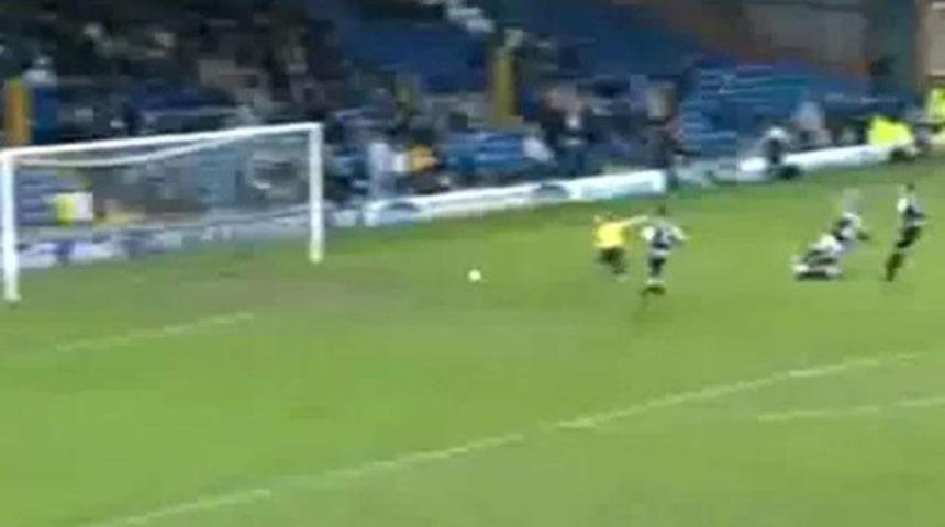 Tam gol olacaktı ki... (VİDEO)