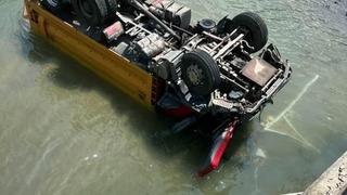 Artvin Murgul’da Kaza: Kamyon dereye uçtu