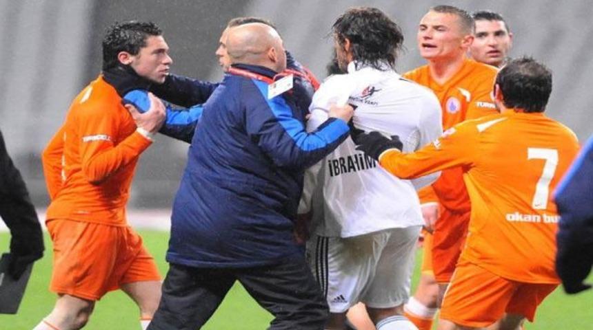 Ma&ccedil; sonunda kavga!