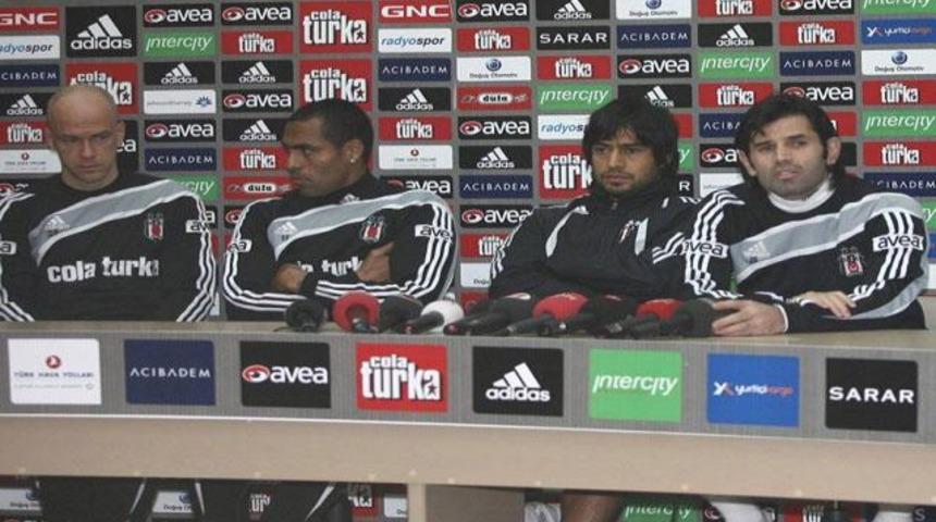 Futbolculardan toplu &ouml;z&uuml;r