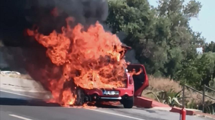 Seyir halindeyken alev topuna döndü! Geriye sadece iskeleti kaldı