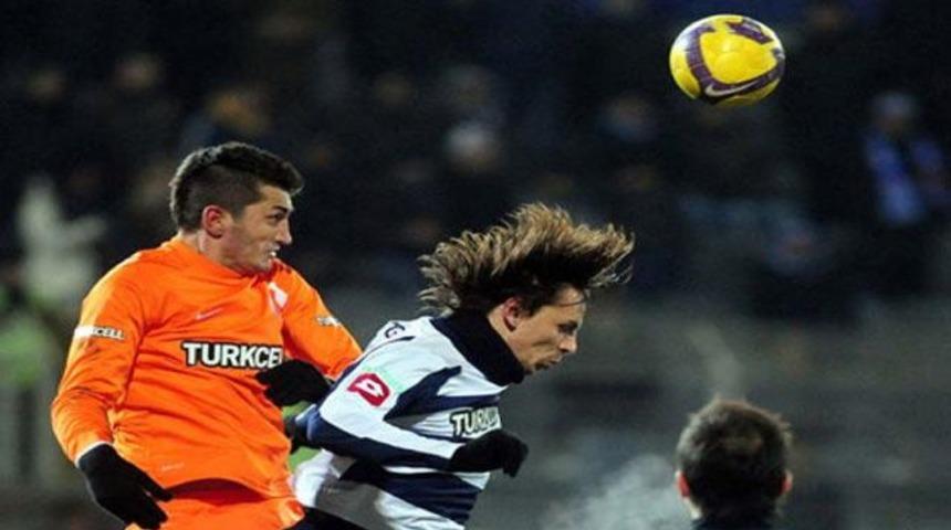 Belediye &ccedil;eyrek finali kaptı