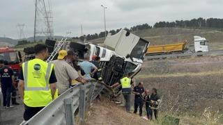 Gebze'de karpuz yüklü tır devrildi: 1 ölü, 3 yaralı