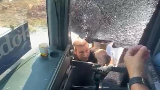 Yer: Aydın! Turistlerin olduğu otobüsü dakikalarca takip edip dehşeti yaşattı: Saldırı anı saniye saniye kaydedildi