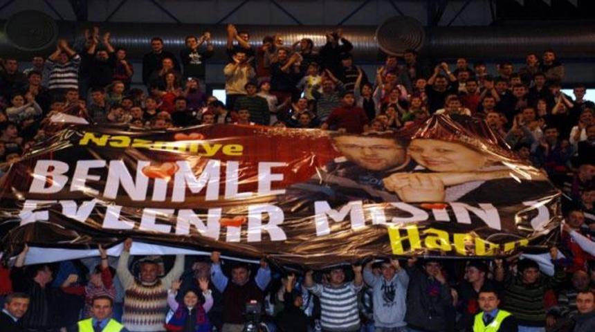 Ma&ccedil;ta evlenme teklif etti