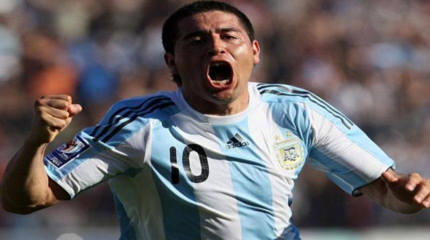Maradona, Riquelme'yi sildi
