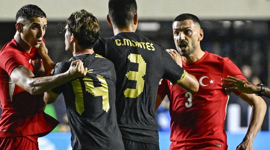 Son yılların en gergin maçı! Merih'i de Kerem'i de çıldırttılar... Meksika maçı sonrası açıkladı: "Karşılık verdik"