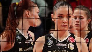 Zehra Güneş örgü elbisesiyle yaktı geçti! Ebrar Karakurt dayanamadı