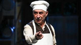 Şener Şen'den üzen haber! Son kez sahneye çıktı... 