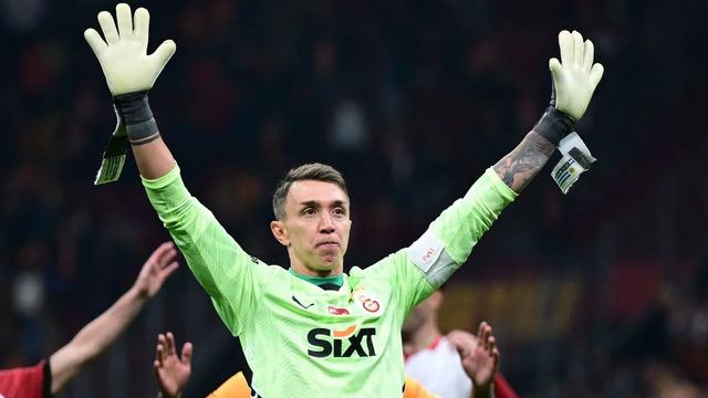 Ve Fernando Muslera İstanbul'dan ayrıldı! İşte giderken ardında bıraktığı mektup... Herkesi duygulandırdı!