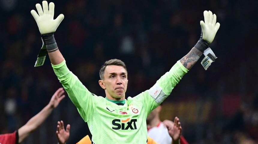 Ve Fernando Muslera İstanbul'dan ayrıldı! İşte giderken ardında bıraktığı mektup... Herkesi duygulandırdı!