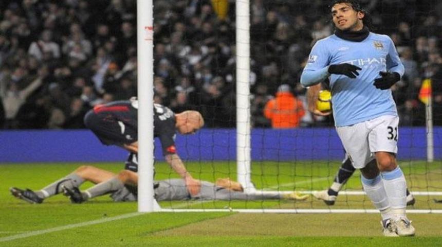 Tevez, Chelsea ma&ccedil;ında sahada
