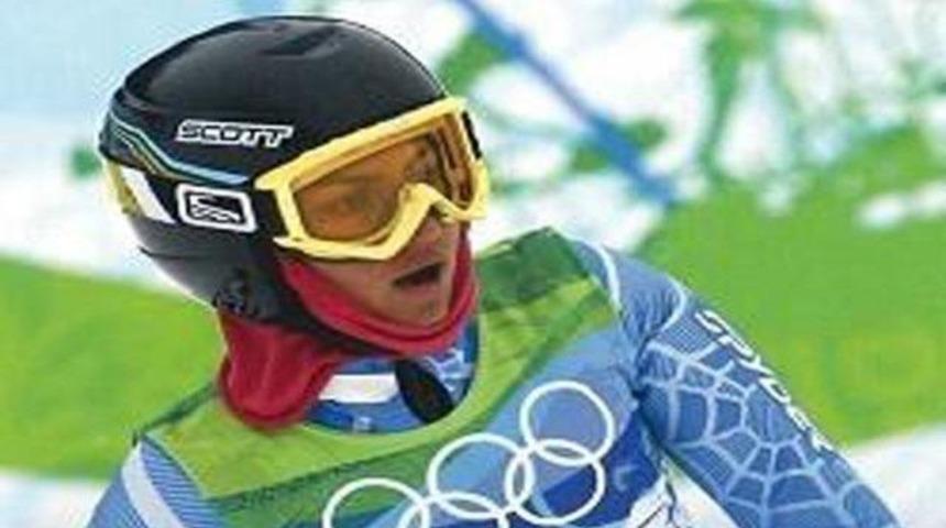 Vancouver'da pembe t&uuml;rbanlı kayak&ccedil;ı