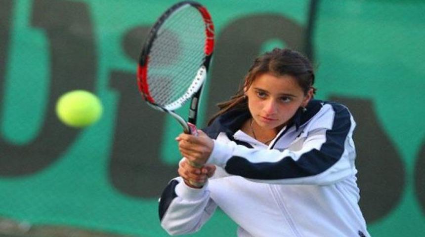 Melis Sezer Tayland'a gitti