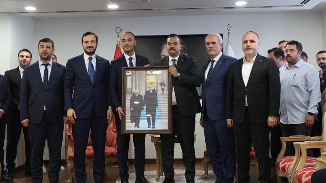 AK Parti İl Başkanı Abdullah Özdemir, Gaziosmanpaşa Belediye Başkan Vekili seçilen Eray Karadeniz'i kutladı