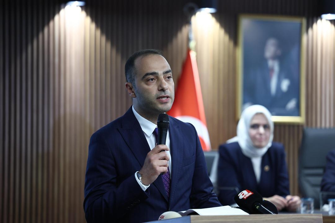 AK Parti İl Başkanı Abdullah Özdemir, Gaziosmanpaşa Belediye Başkan Vekili seçilen Eray Karadeniz i kutladı 1