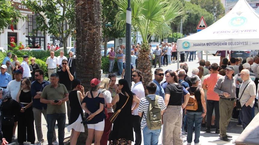 Ferdi Zeyrek'in ailesine taziye akını devam ediyor