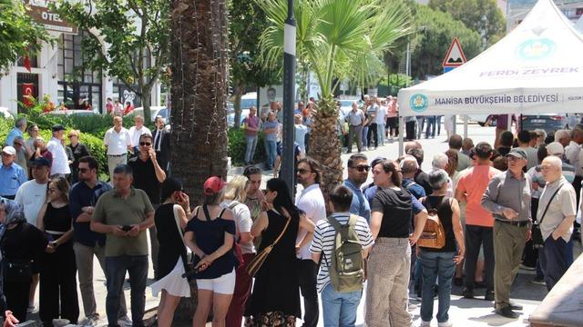Ferdi Zeyrek'in ailesine taziye akını devam ediyor
