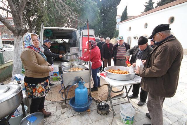 Azeri kadın Afrin şehitleri için mevlit okuttu, lokma hayrı yaptı