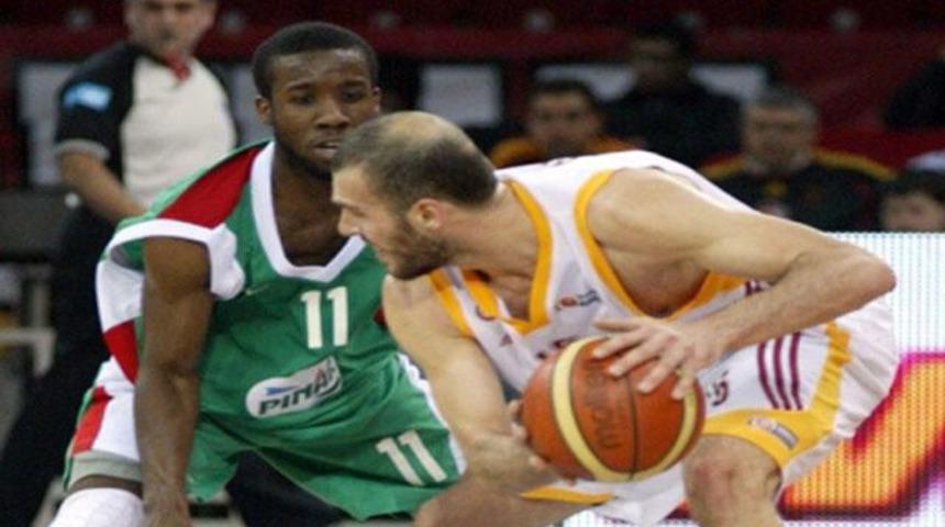 Aslan 'yaka'yı kolay ge&ccedil;ti