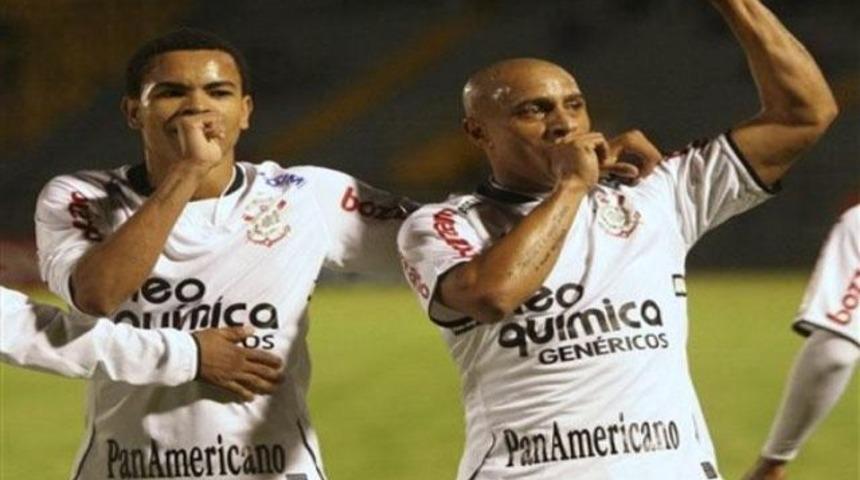 Carlos'tan bir f&uuml;ze daha! (VİDEO)