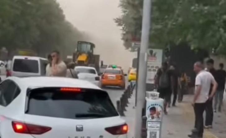 Gaziantep'te yaz günü fırtına görüntüsü! Ağaçlar devrildi, çatılar uçtu, elektrik telleri koptu... G2