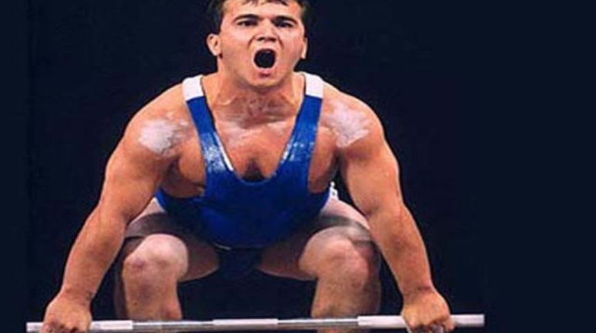 Naim S&uuml;leymanoğlu yoğun bakımda!