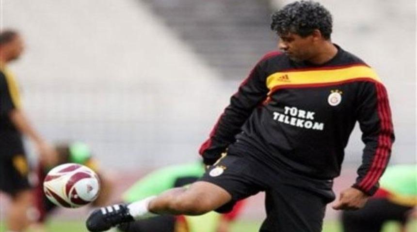 Rijkaard'dan &ccedil;ılgın sistem!