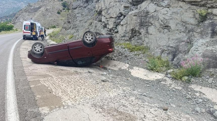 Gümüşhane’de otomobil ters döndü: 3 kişi yaralandı