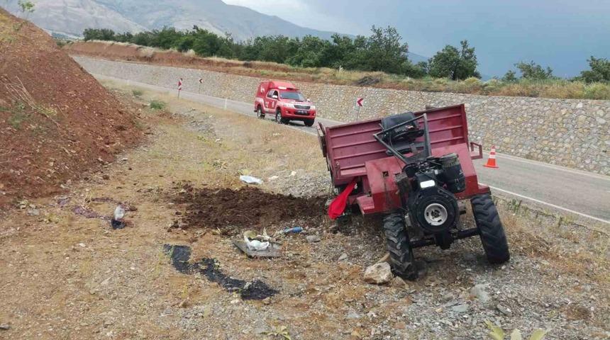 Devrilen çapa motorunun altında kalan sürücü hayatını kaybetti