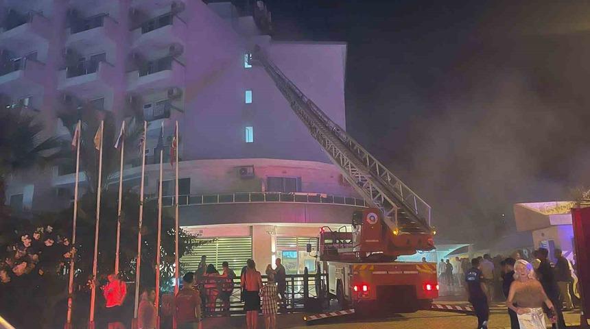 Alanya’da otel katında korkutan yangını